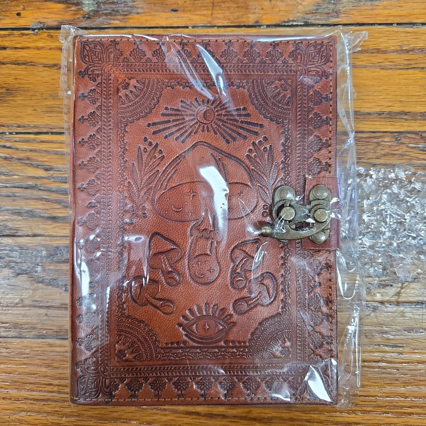 5×7 Embossed Mushroom Leather Journal w/ clasp