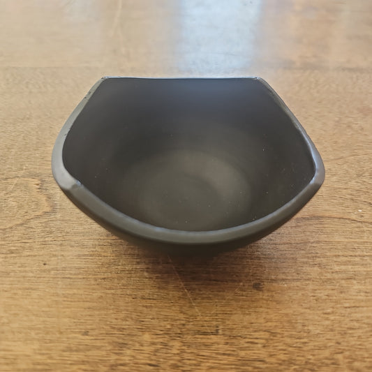 Cast iron cauldron burn pot