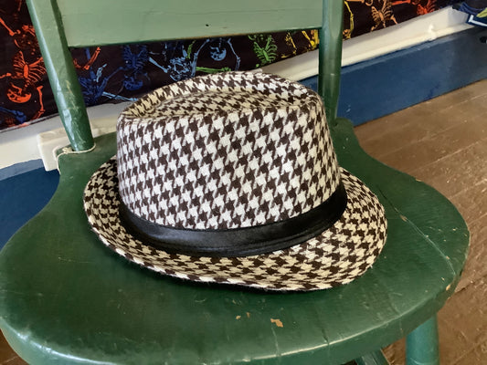 Fedora herring bone pattern black and white with black band