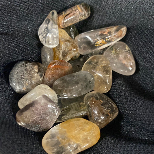 Quartz with inclusions on counter