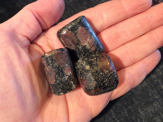 Garnet in Boitite Tumbled Stone